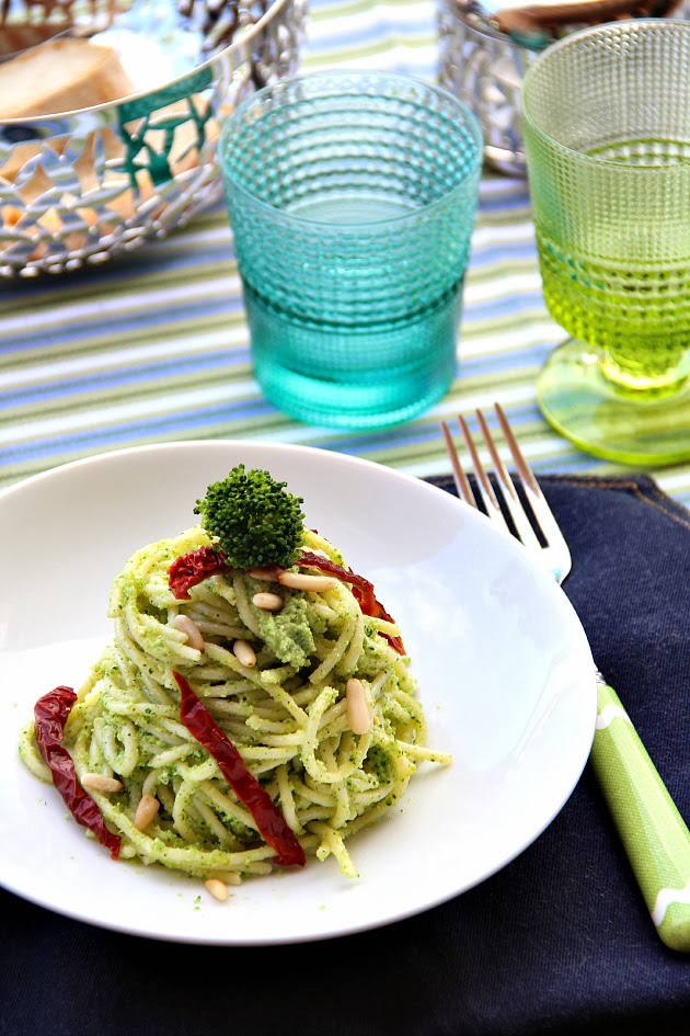 Spaghetti al pesto di broccoletti