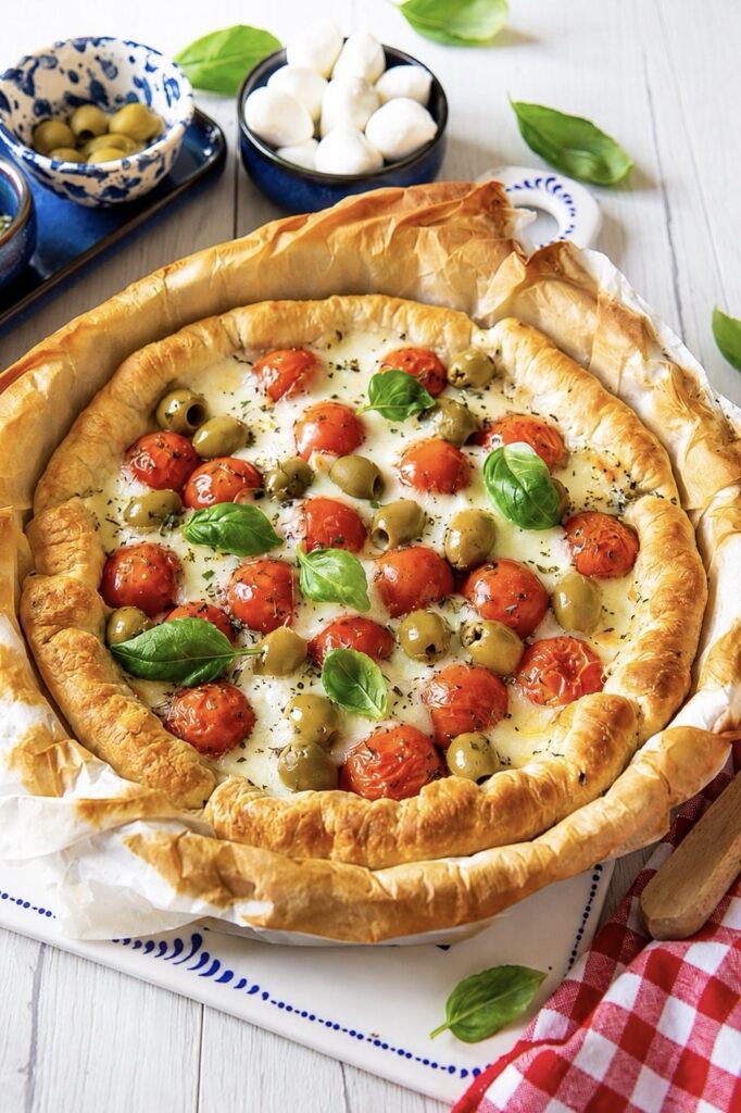 torta salata con pomodorini e mozzarella sfogliata napoletana
