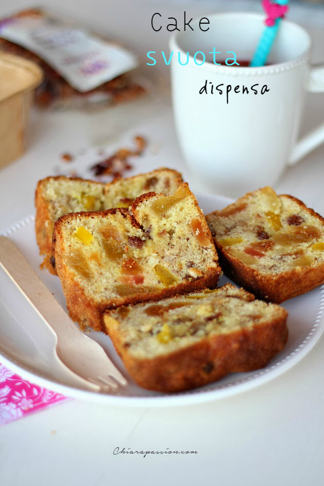 Plumcake svuota dispensa con la frutta secca