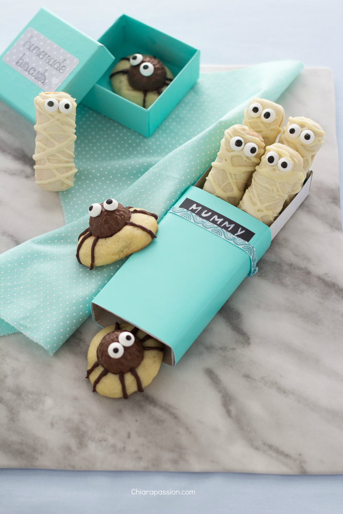 biscotti_facili_per_halloween_mummie_pavesini