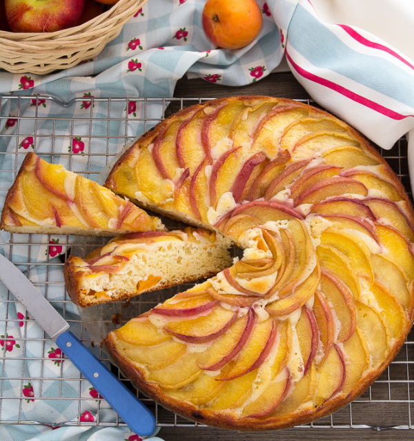 torta-allo-yogurt-pesche-e-albicocche-ricetta-facile-veloce-senza-burro