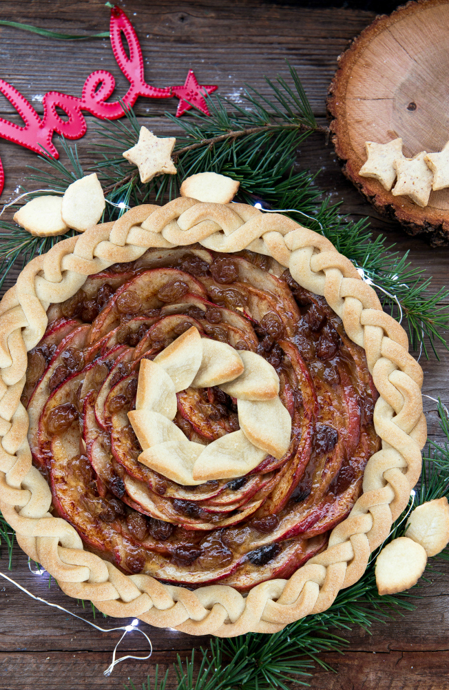 Crostata con mele, uvetta e cannella