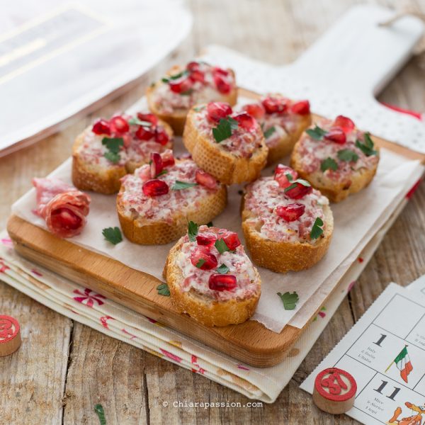 crostini-con-stracchino-salsiccia-finger-food-facile-veloce