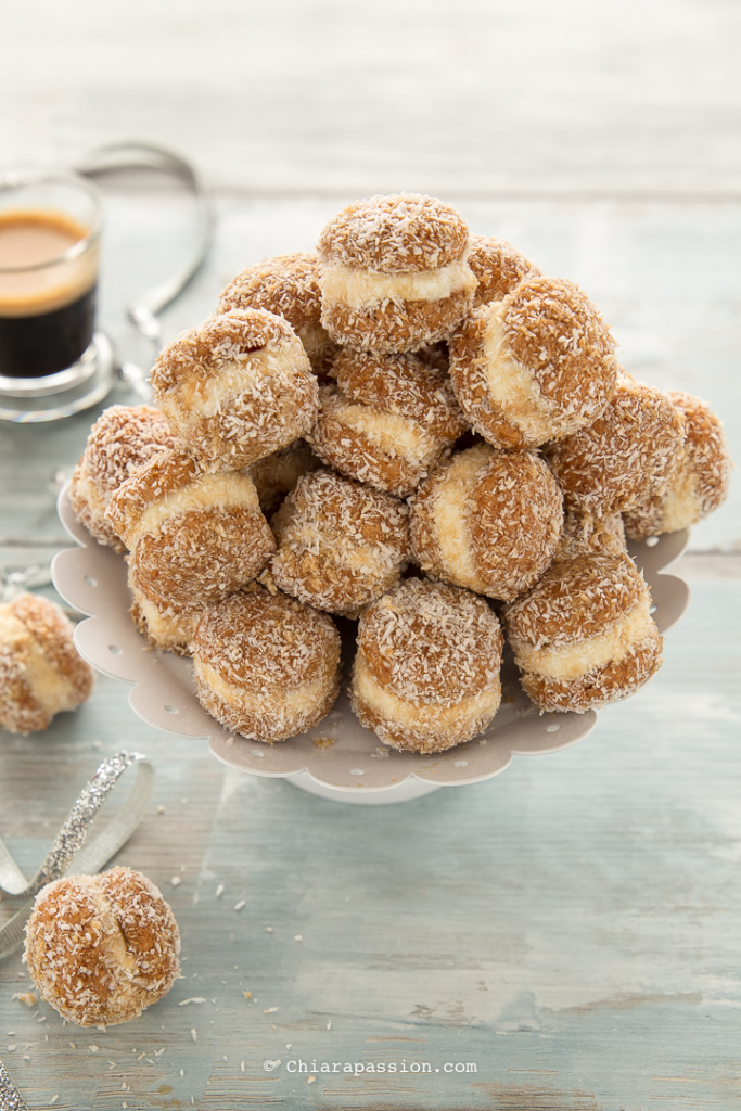 Baci di amaretti