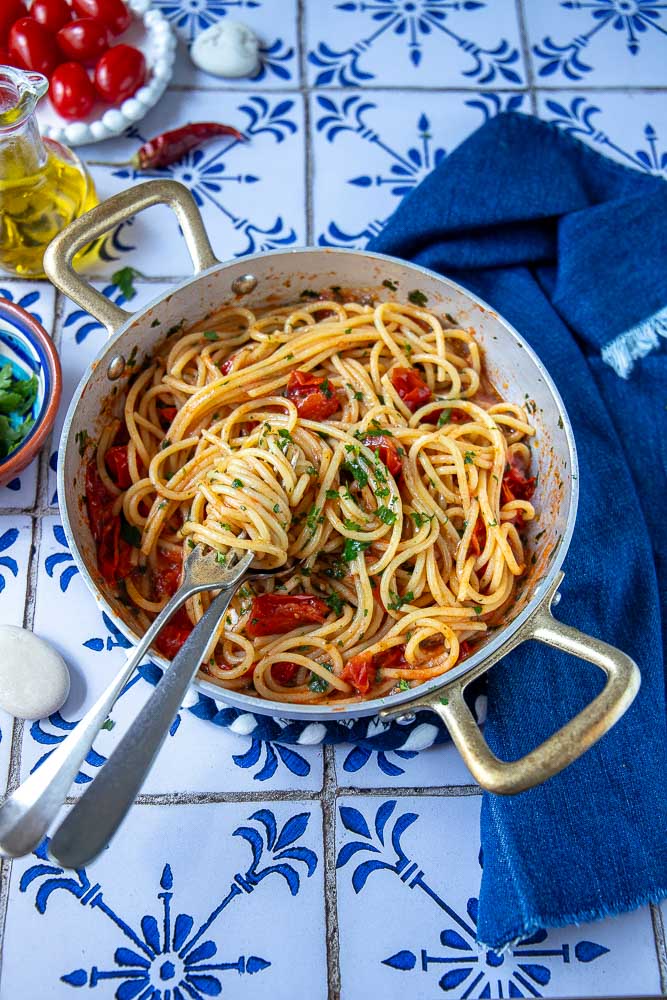 spaghetti alle vongole fujute
