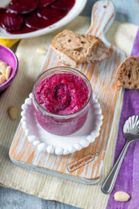 pesto di barbabietola rossa