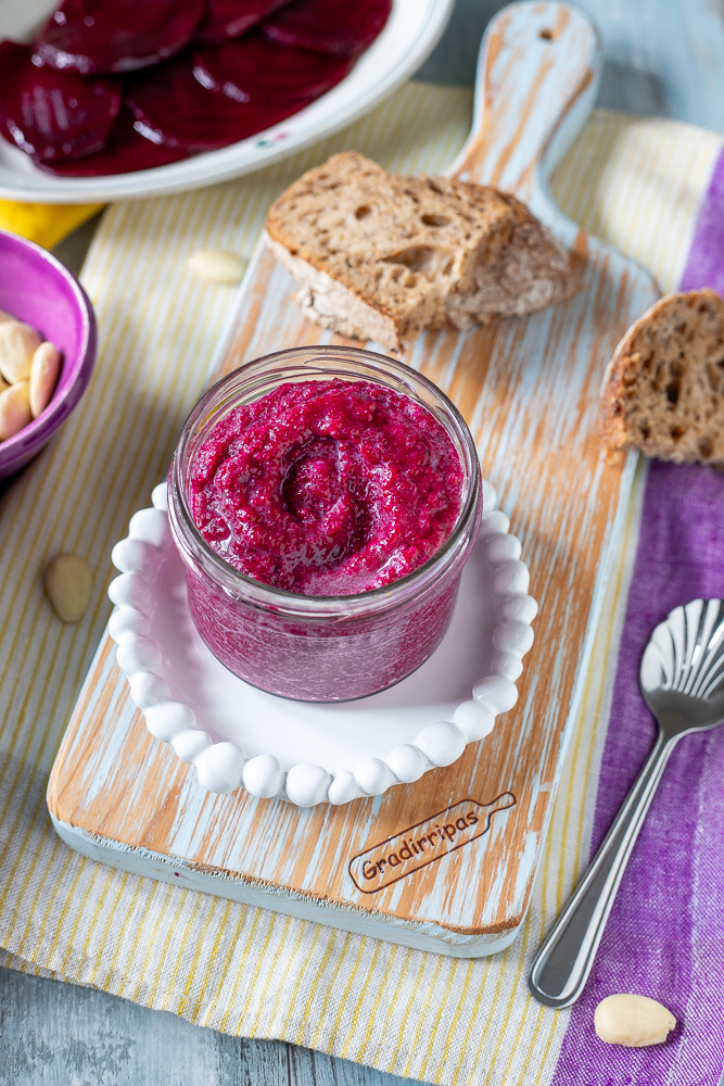 Pesto di barbabietola rossa