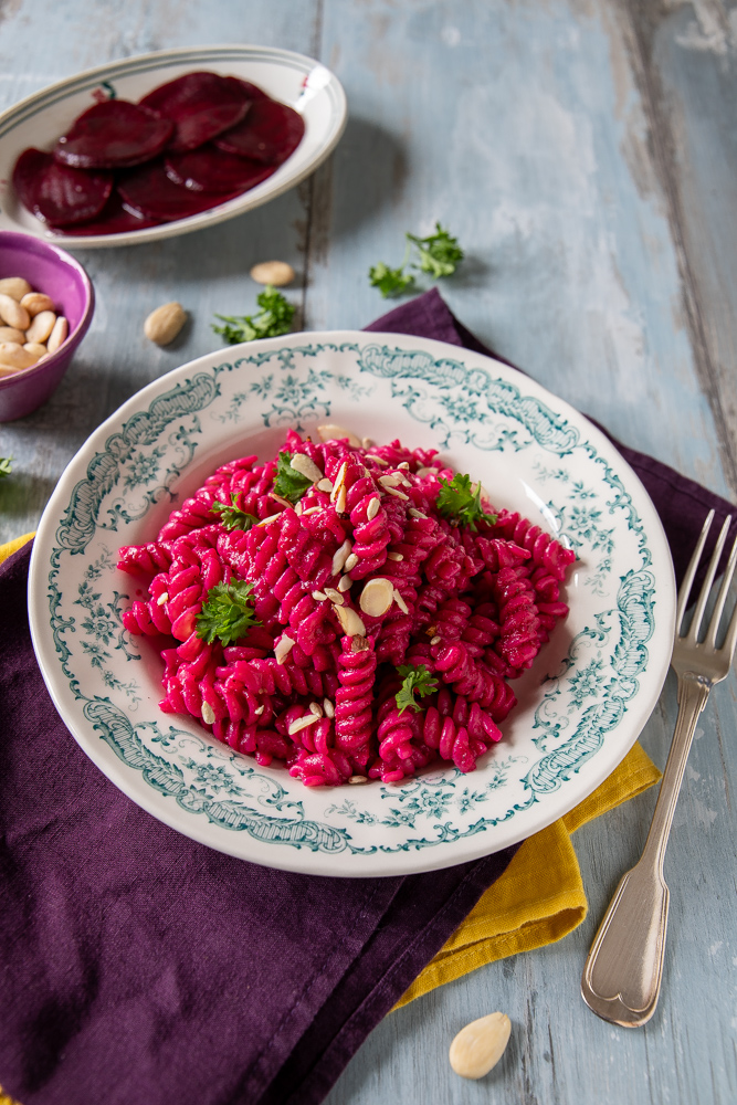 pasta con barbabietola rossa