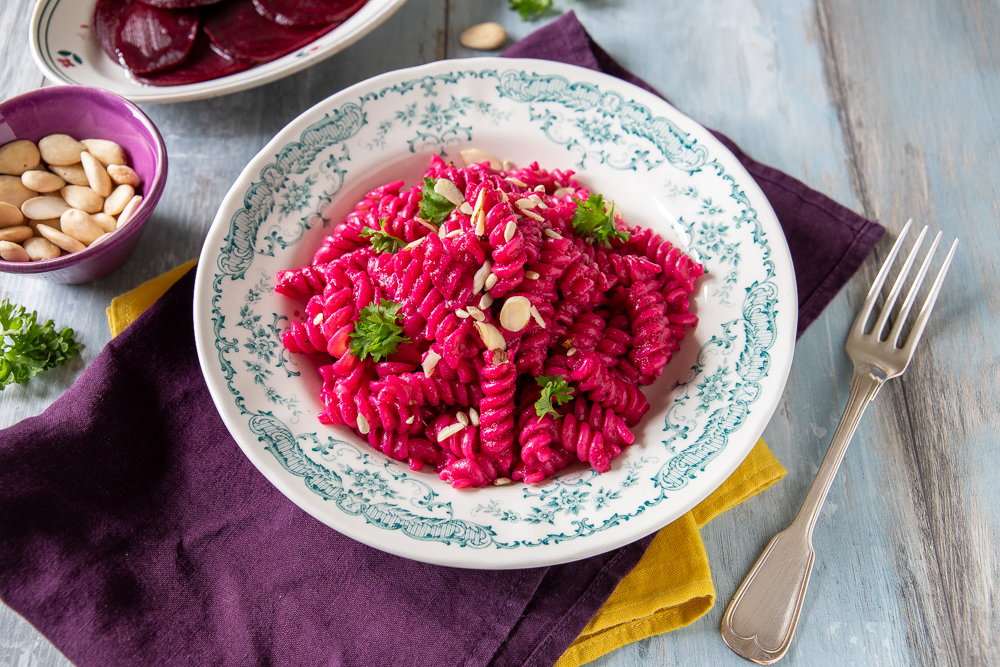 Pasta con barbabietola rossa
