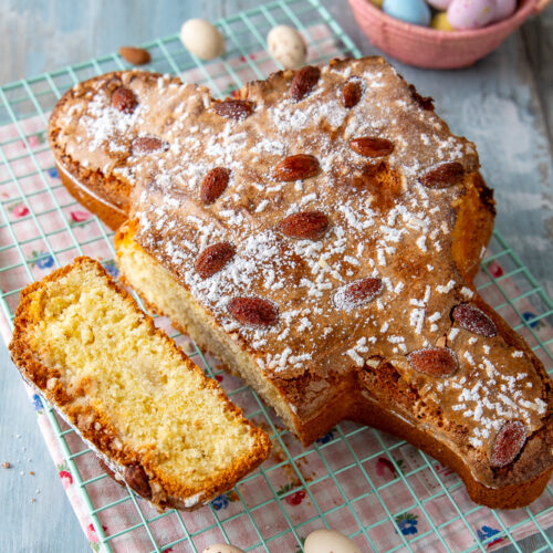 Colomba veloce di Pasqua soffice e senza lievitazione con glassa alle mandorle