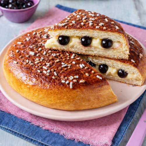 Polacca aversana brioche con crema pasticcera e amarene