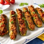 Zucchine ripiene di tonno al forno con pomodorini e basilico